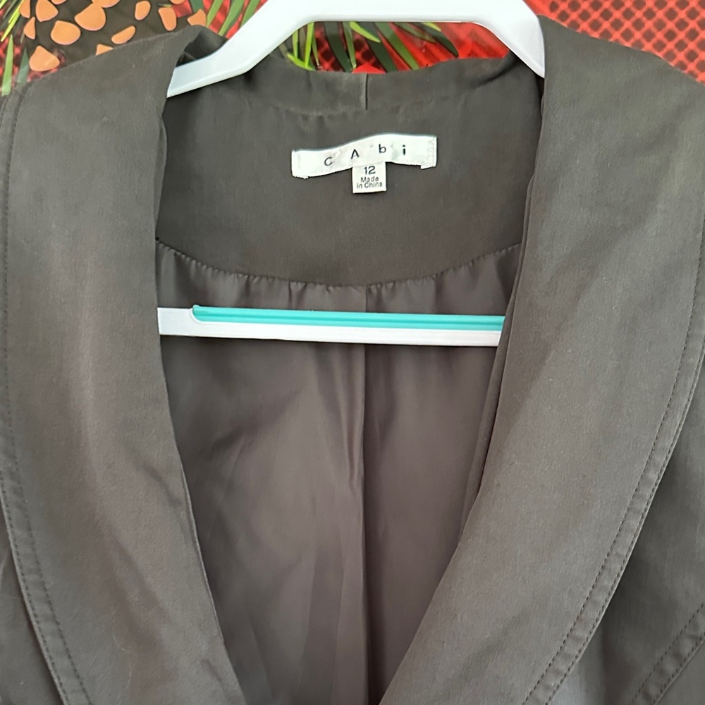 Cabi Women’s Hi-low Blazer with button accent - Picture 2 of 8